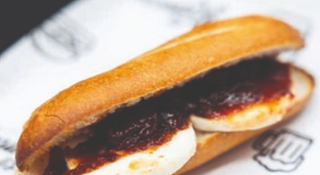 Ramoncito de queso de cabra con dulce de bacon