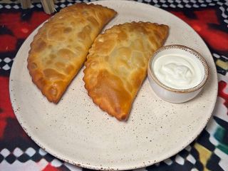 Чебуреки зі сметаною