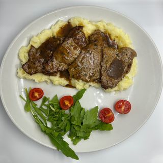 Dinstana teletina sa pire krompirom 500gr