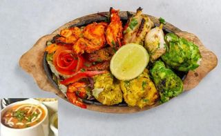 MIX TANDOORI SIZZLER WITH CURRY.
