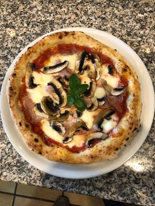 Prosciutto e Funghi