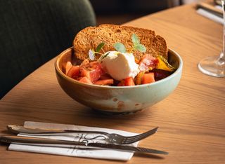 Салата с розов домат и катък