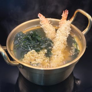 58. Ramen in brodo con gamberi