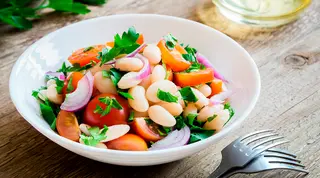 Салат з мисливськими ковбасками (100г)