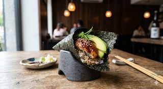 94-Temaki De Anguila Con Aguacate (1 Ud.)