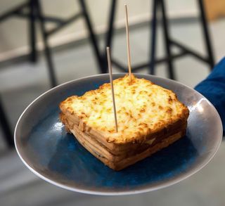 Sándwich de berenjena gratinada
