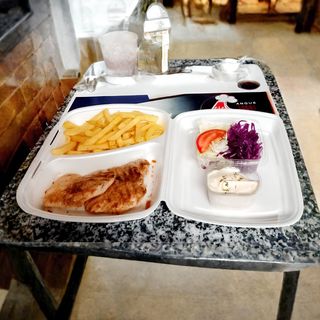 Meniu fille de pui + bautura gratis