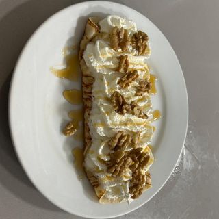 Crepe Con Miel Y Nueces