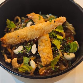 Wok De Langostinos Con Fideos Udon