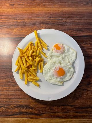 Par De Huevos Fritos Con Patatas Fritas