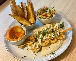 Plat Brochettes Crevettes Grillées 