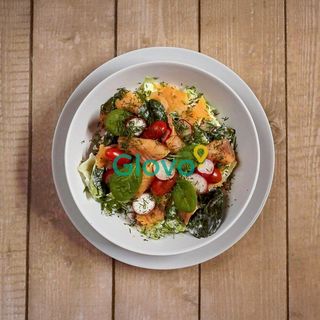 Sałatka z łososiem