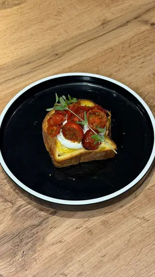 Bruschetta ricotta e confit