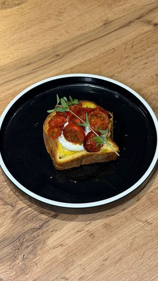 Bruschetta ricotta e confit