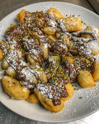 Scazzuoppoli con Nutella granella di pistacchio