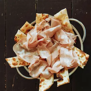 Mortadela de Bologna sobre Focaccia