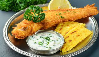 Crap in crusta de malai, mujdei si mamaliga coapta