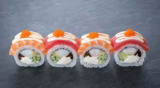 Роял-мікс рол з лососем та тунцем 1/2