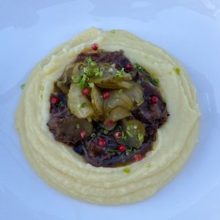 Томлена яловичина