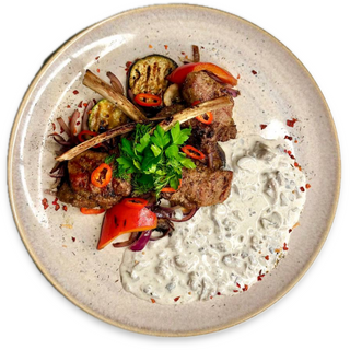 Каре телятини з овочами гриль та грибним соусом (400г)