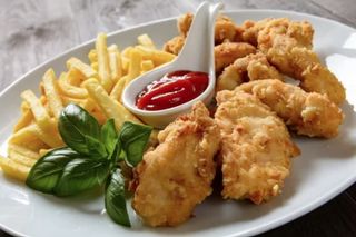 Schab z frytkami z surówką