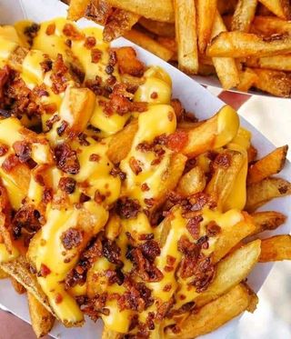 CHEESE FRIES WITH BACON