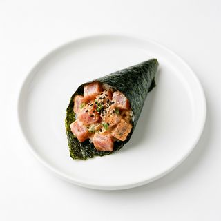 56.Temaki De Atún Picante