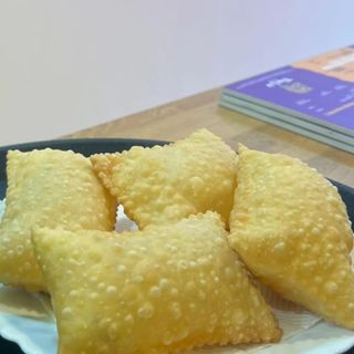 Porção de Pastel de Feira de Carne Aperitivo 4 Unidades