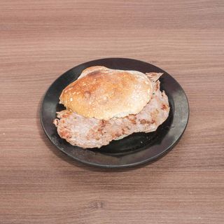 Prego em Bolo do Caco com Manteiga e Alho