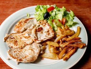 Lomo Con Papas Y Ensalada