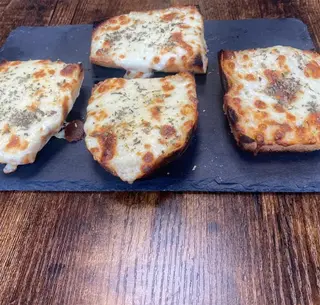 Pan Con Mozzarella