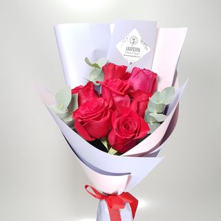 Buchet 7 trandafiri rosii