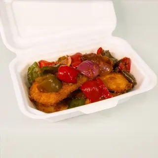 Ración de Pollo Empanado con Verduras y Salsa Oriental (katsu)