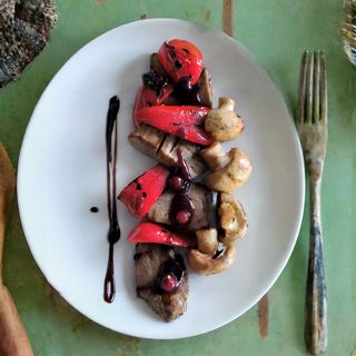 Язик свинячий з овочами на грилі (215г)