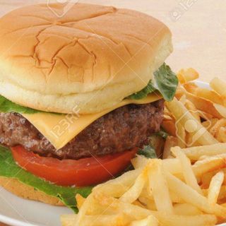 Hamburguesa Picnic con Patatas Fritas