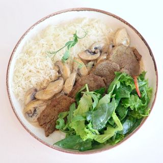 Телятина с грибами и рисом