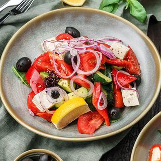 Salată grecească cu cașcaval Feta