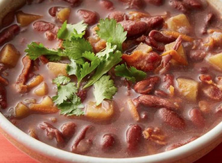 85 Chicharrones Con Frijoles (Ración)