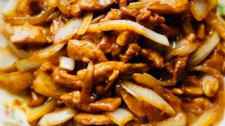 54. Ternera Con Cebollas