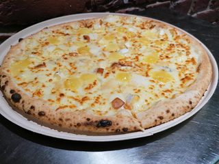 5 Pizza CUATTRO FORMAGGI