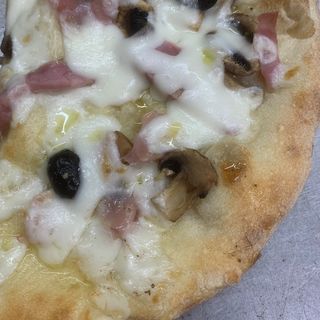 Pizza capricciosa bianca