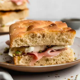 Focaccia Boloña