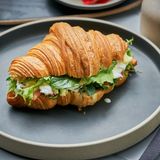 Croissant cu stracciatella