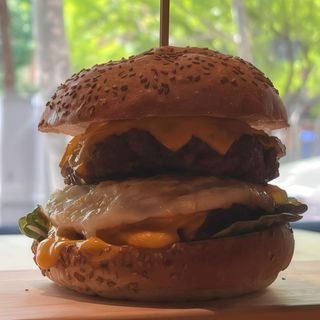 Hamburguesa Classica Con Huevo