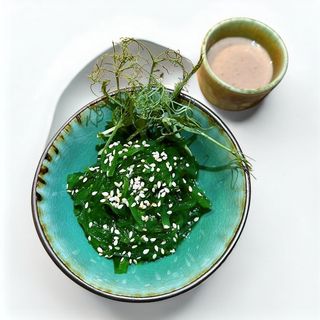 Салат Хіяші з горіховим соусом (130г)