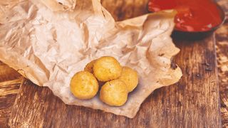 Chili cheese nuggets 5 szt + sos