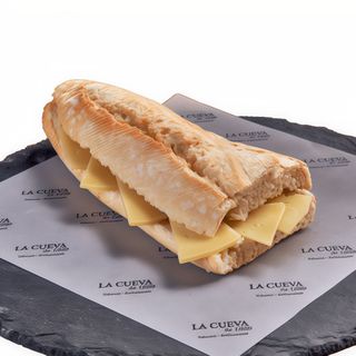 Bocadillo de Queso curado