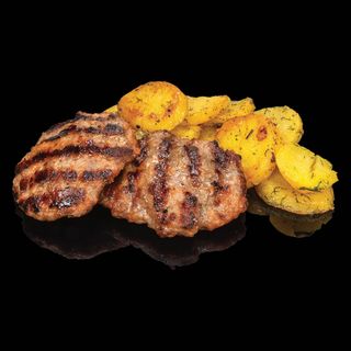 Телешки кюфтета с картофи соте﻿