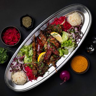 Ориенталска мешена скара
за двама с гарнитура (900г)