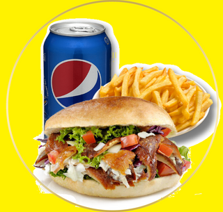 Menu kebab especial dentro de patatas fritas 